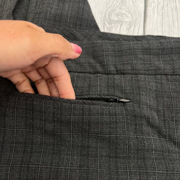 Van Heusen Womens Gray Plaid Stretch Slight Boot Leg Size 12 Short Pants - Picture 12 of 14